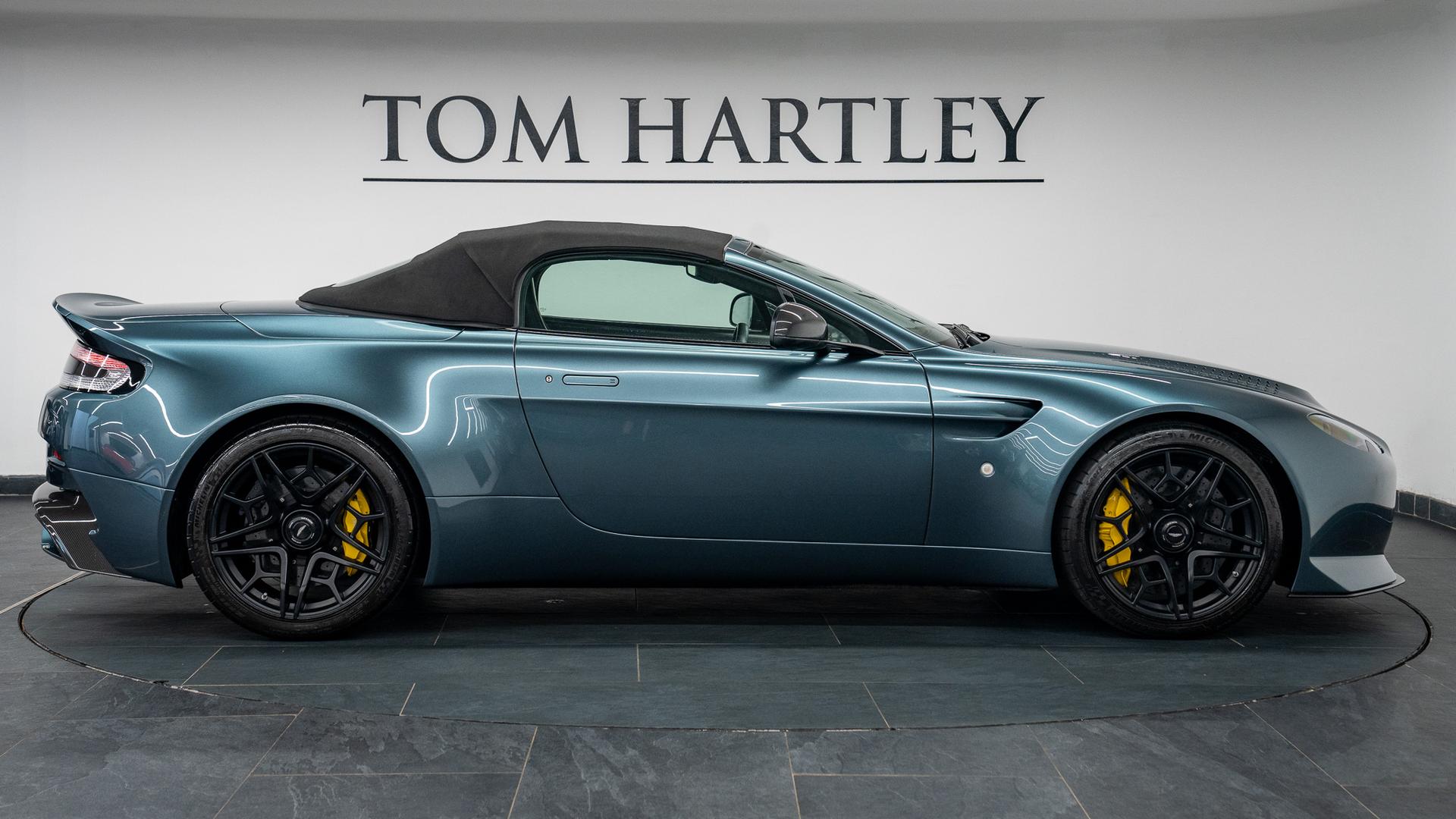Aston Martin Vantage Photo c38eb6b8-db83-474d-ac26-978effb18035.jpg