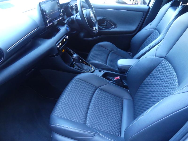 Toyota Yaris Photo c399c600-c602-4ac0-a775-885a28dfadb9.jpg