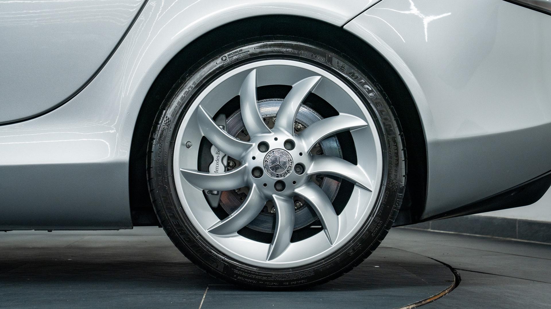 Mercedes-Benz McLaren Photo c39a2ff5-d337-4118-9b7a-64a9150f4e40.jpg