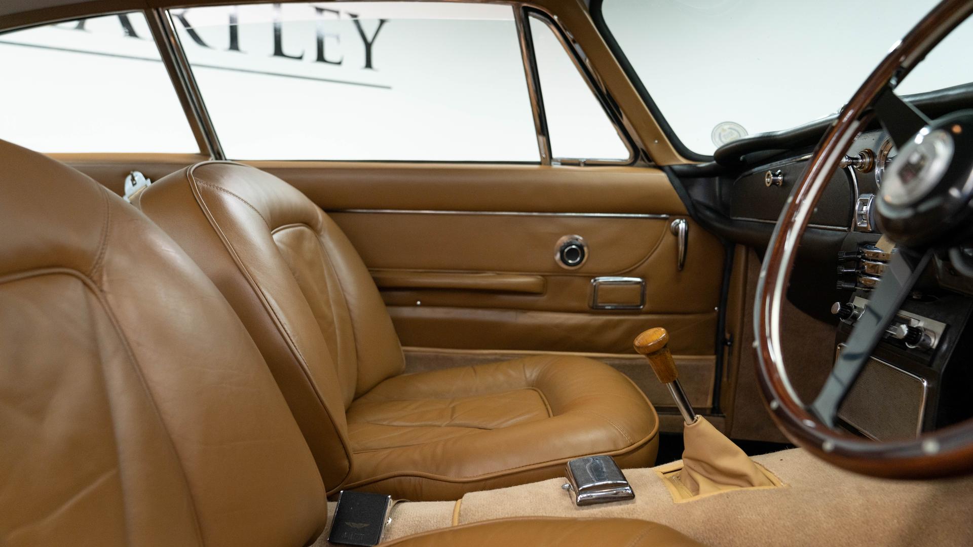 Aston Martin DB6 Photo c3a7f38a-dbc5-476c-a214-5be7a426e64c.jpg