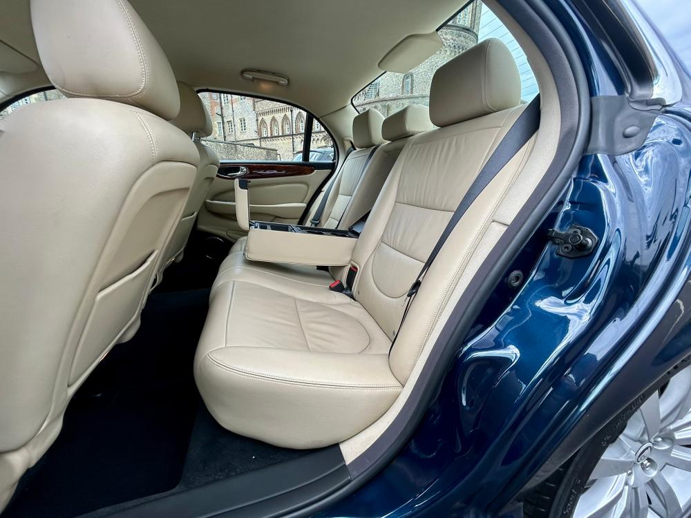 Used Jaguar XJ MM08KKG 23