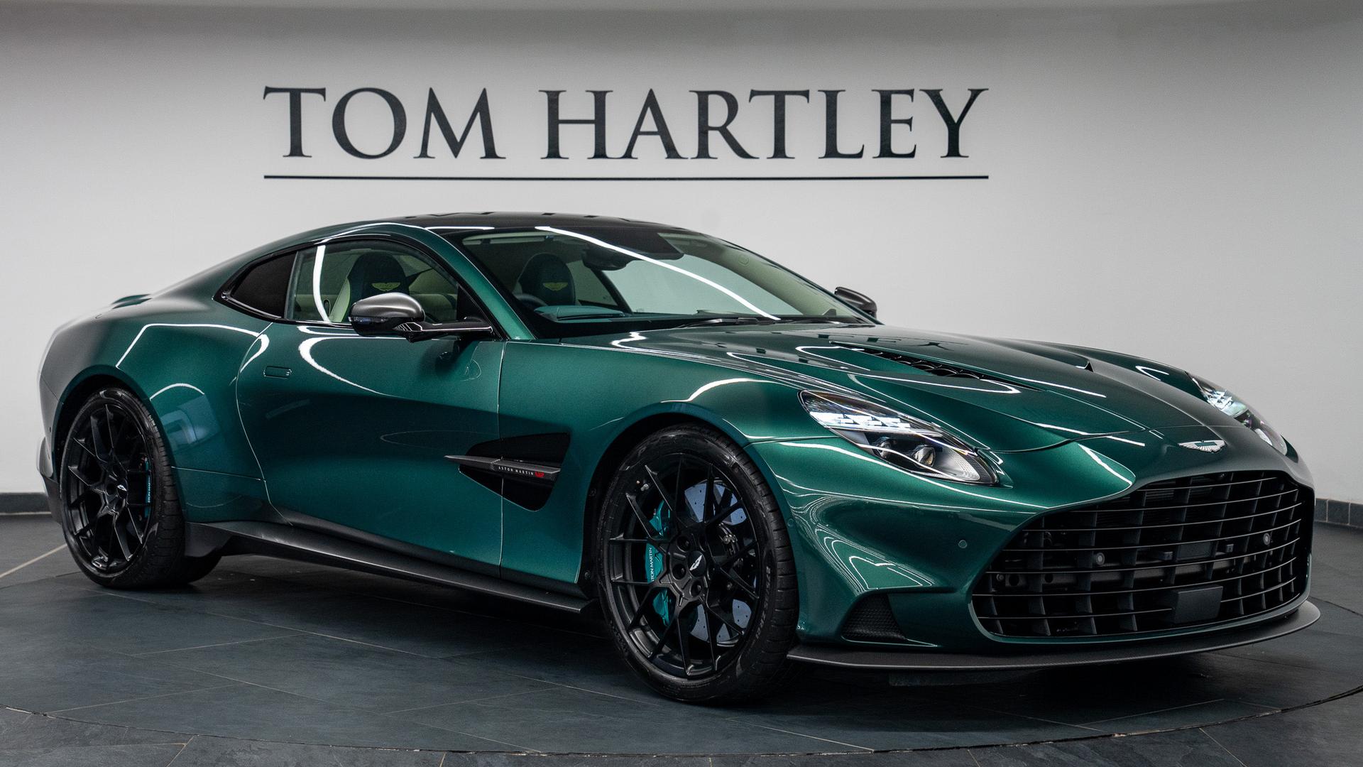 Aston Martin Vanquish Photo c3b06fe7-11e4-4744-b406-46e9c59558a9.jpg