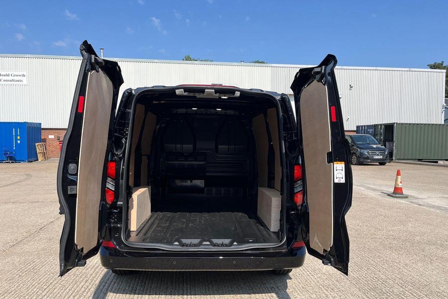Ford TRANSIT CUSTOM Photo c3b374da-c2ba-4dee-ae66-9be7ebc12144.jpg