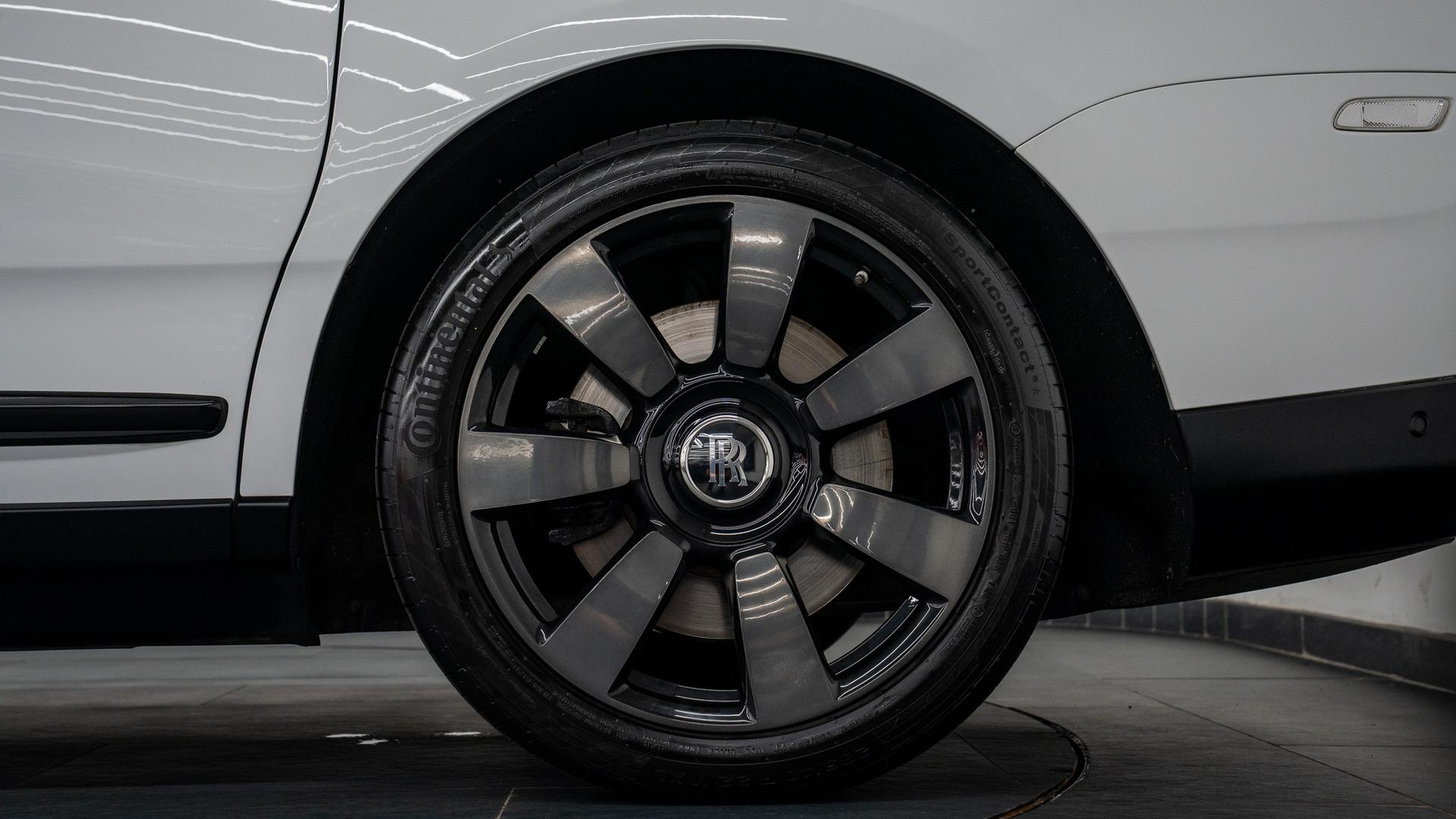 Rolls-Royce Cullinan Photo c3ccf3a7-2b5f-477d-95e1-96f3aa7f27f3.jpg