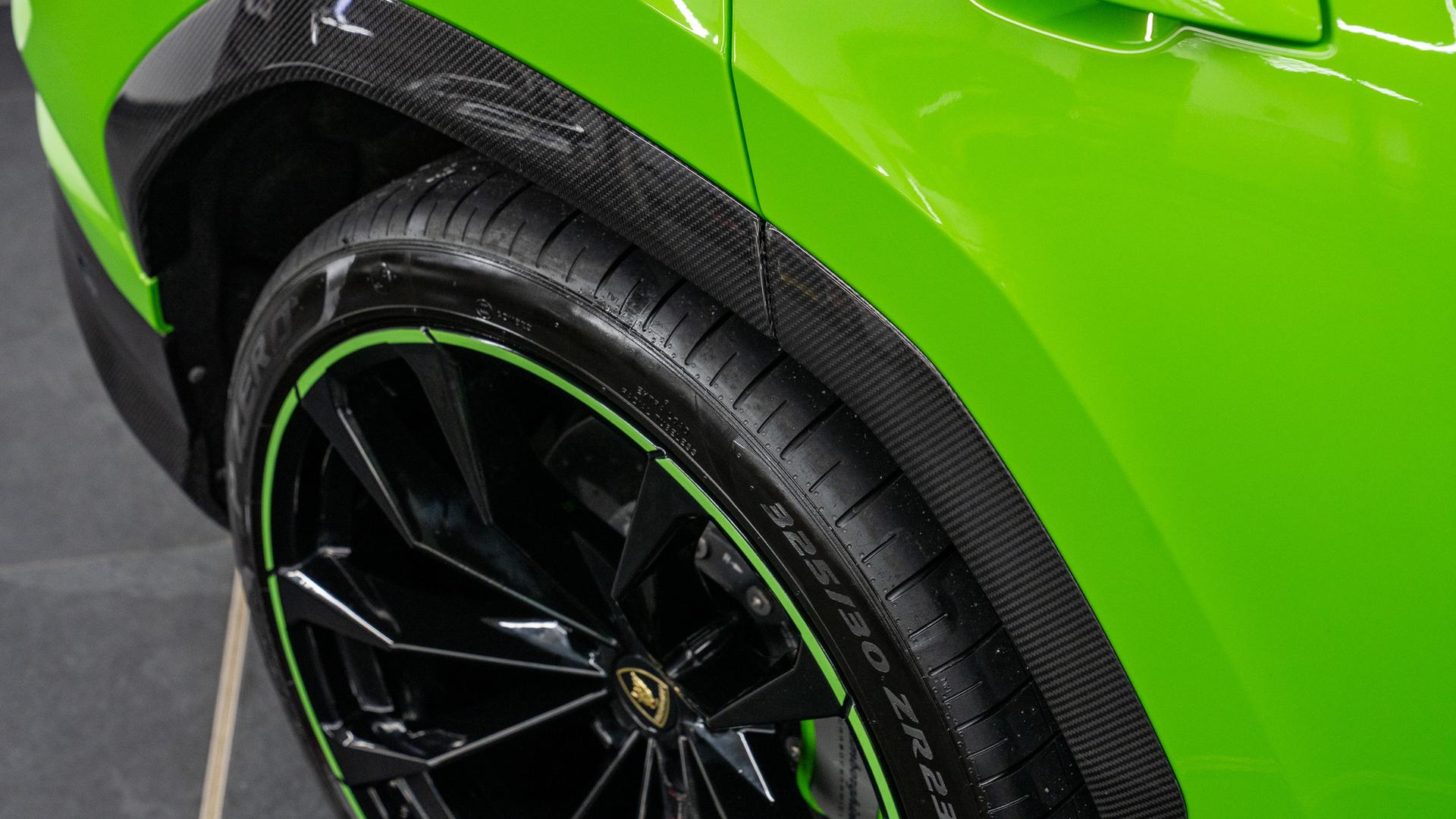 LAMBORGHINI Urus Photo c3d61cf5-90c0-4811-8b78-aab64f464c28.jpg