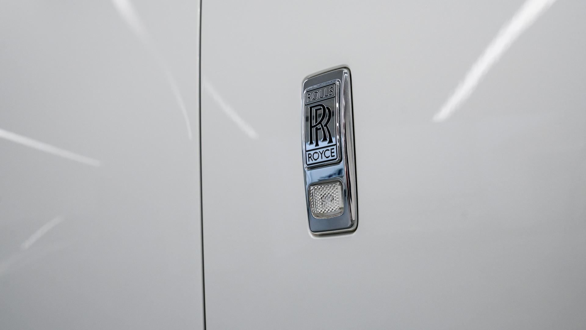 Rolls-Royce Phantom Photo c3dd6615-cce7-43bf-babd-e318b3923e6f.jpg