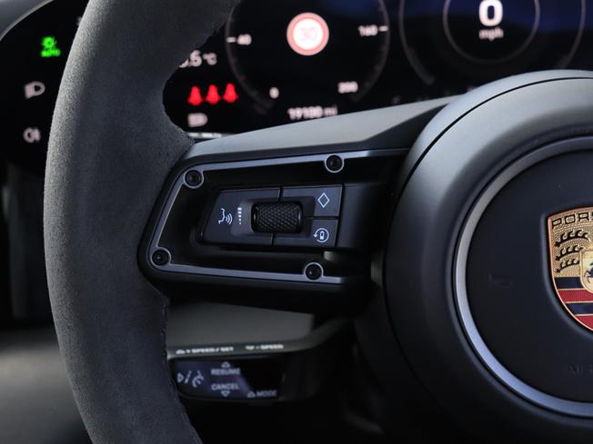 PORSCHE Taycan Photo 21