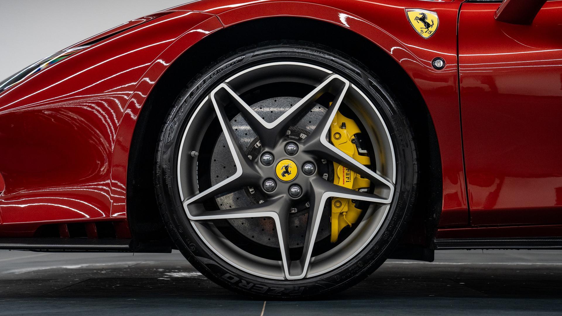Ferrari F8 Photo c3f1e3b7-0435-4175-87de-e46d68d6d39d.jpg