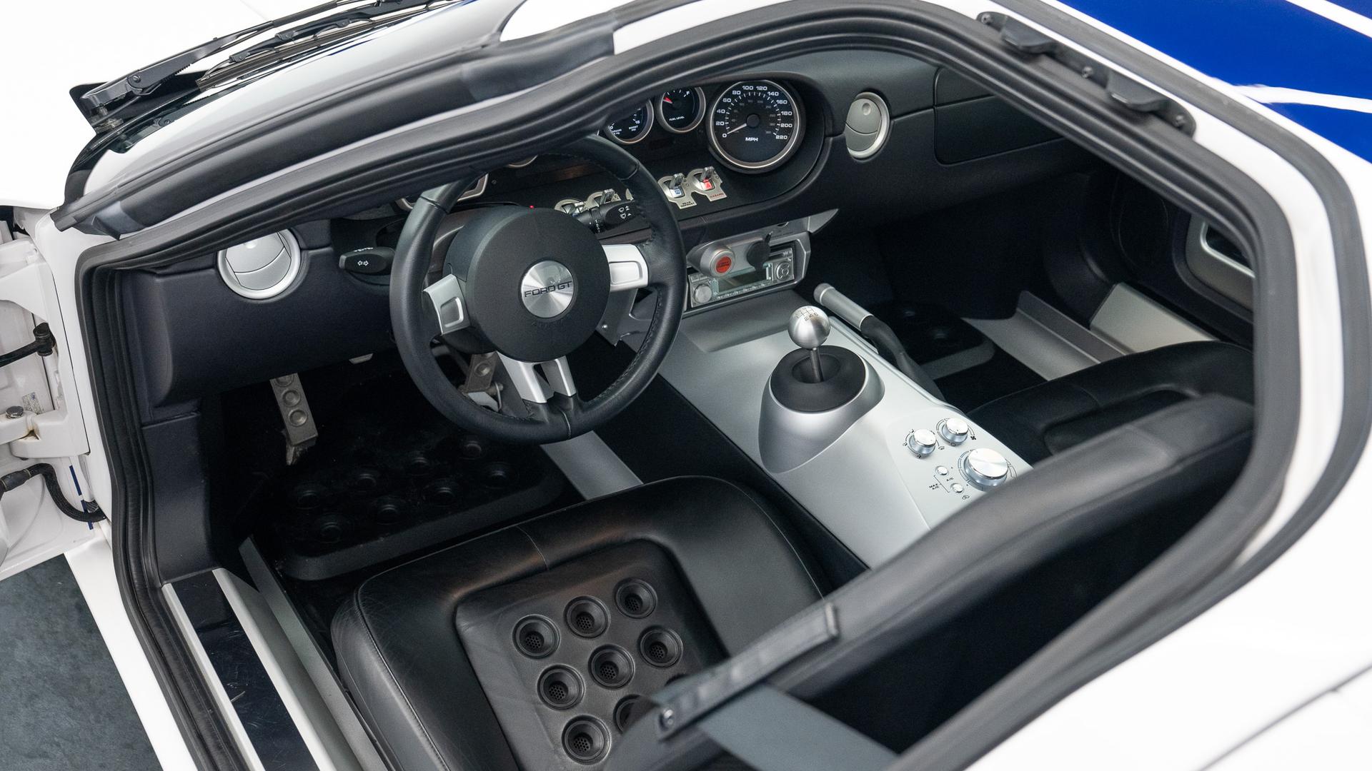 Ford GT Photo c3fd4125-8cc1-41b7-a7e8-53783483d64d.jpg