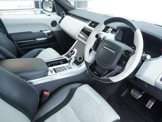 Land Rover Range Rover Sport Photo c3ff7f2a-efcb-488a-ba31-44d8d2bd38ed.jpg