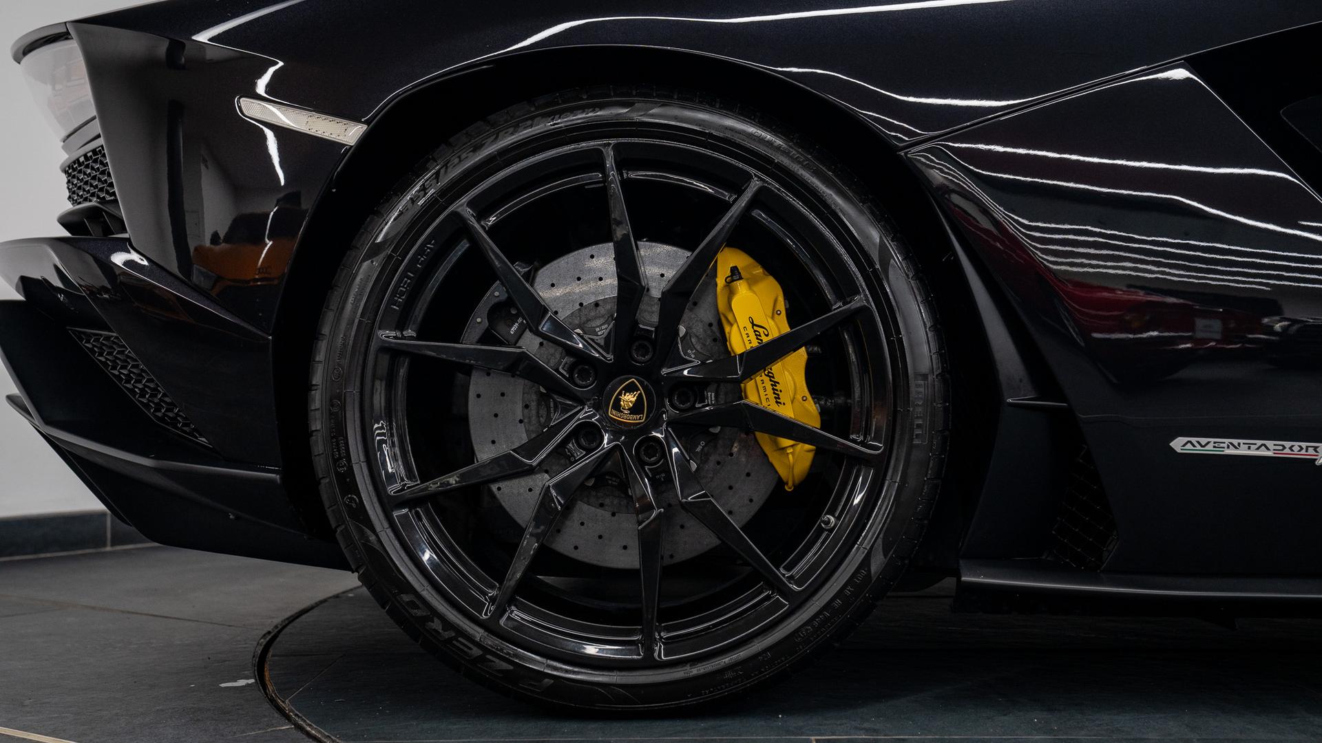 LAMBORGHINI Aventador Photo c406f49b-e7ba-461f-a085-069ff39f65a7.jpg