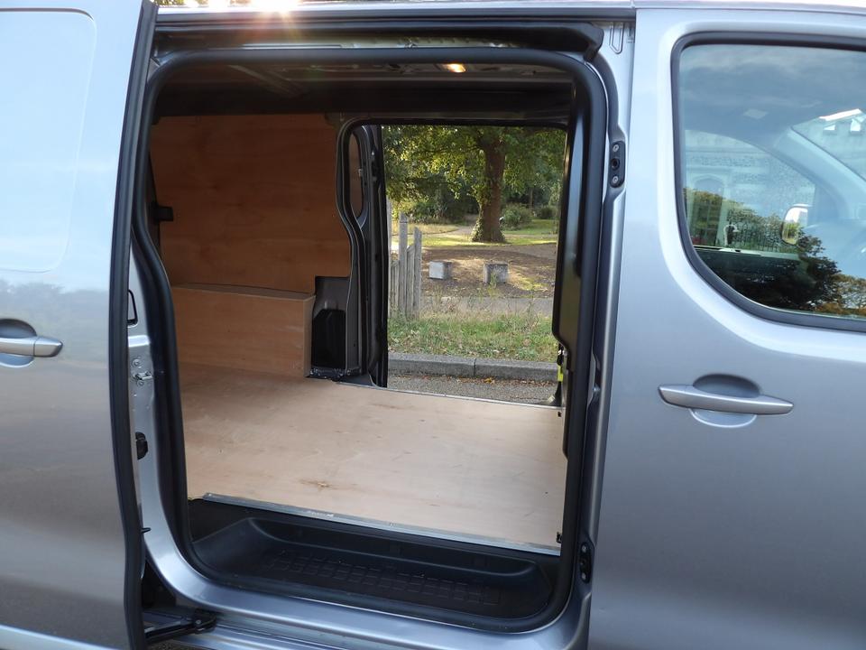 Used Vauxhall Vivaro WV22FLP 14