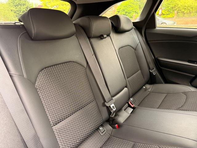 Kia Ceed Photo c4363366-02cc-496a-a762-f9364434de07.jpg