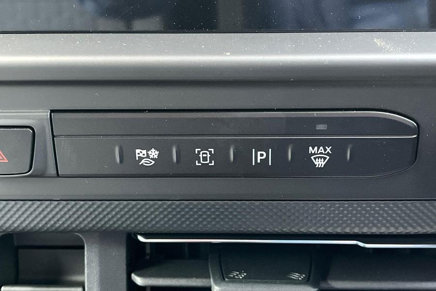 Ford TRANSIT CUSTOM Photo c43b8fcf-7072-4e93-aef3-91e46aafc736.jpg