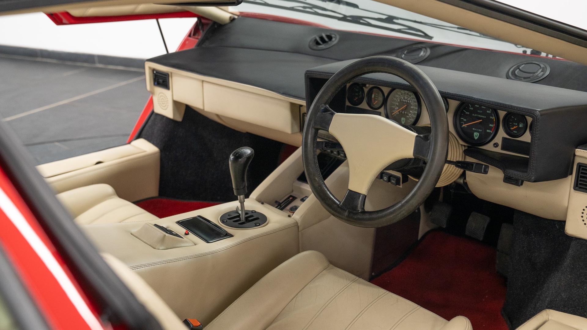 LAMBORGHINI Countach Photo c43eae60-a675-43be-b8bb-5f2deb5fb334.jpg