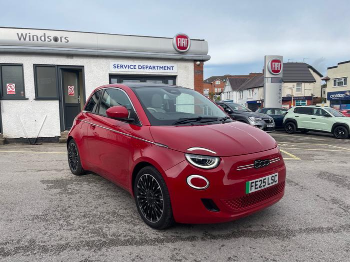 Used 2025 Fiat 500e 42kWh Hatchback 3dr Electric Auto (118 ps) Red at Gravells