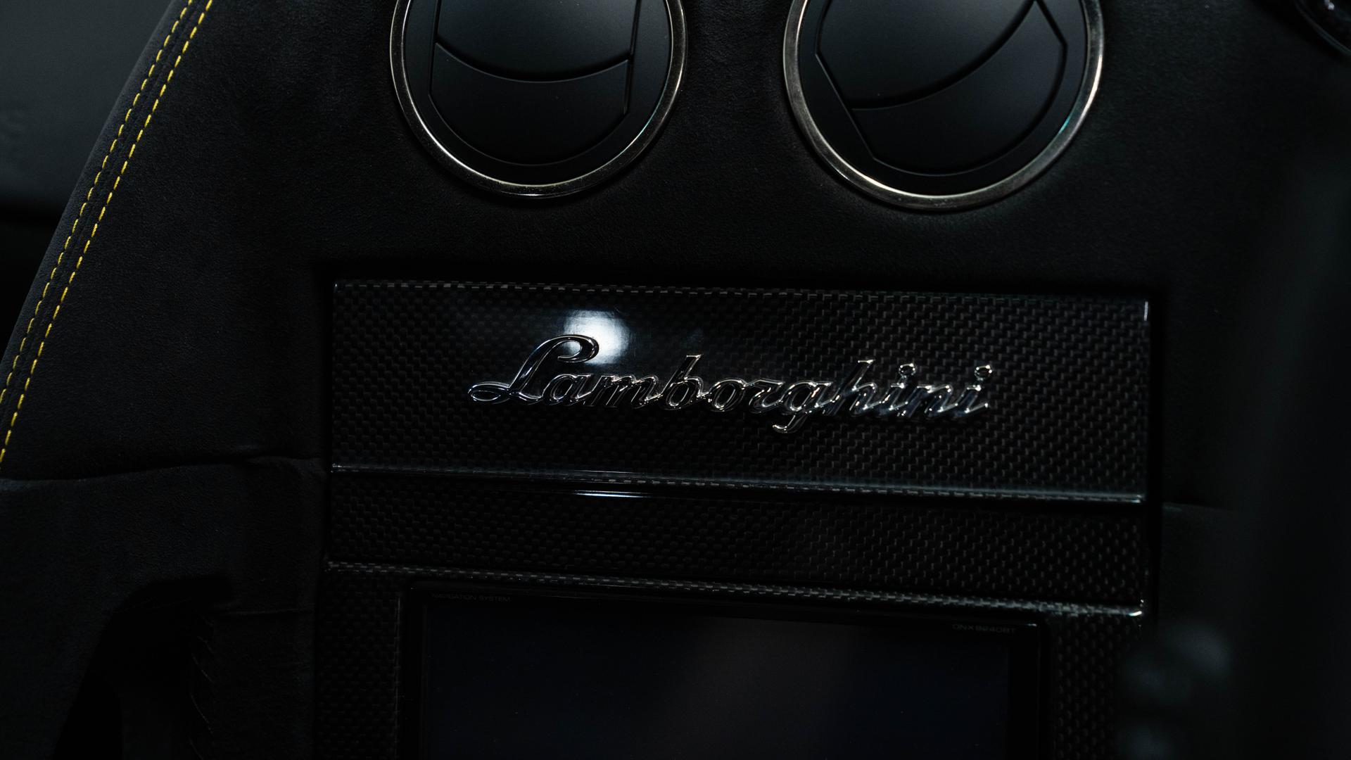 LAMBORGHINI Murcielago Photo c443201d-c6d8-4a66-aa02-f4957fb661bb.jpg