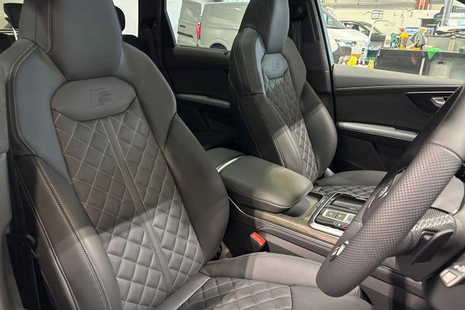 AUDI  Q7 Photo 21
