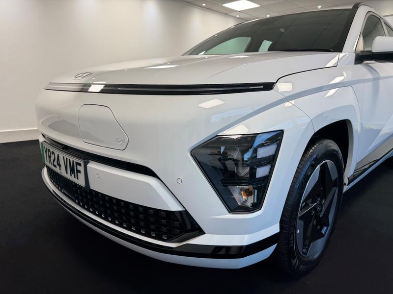 Hyundai KONA Photo c45e2d99-c2cc-4727-9746-024866ca2e4e.jpg