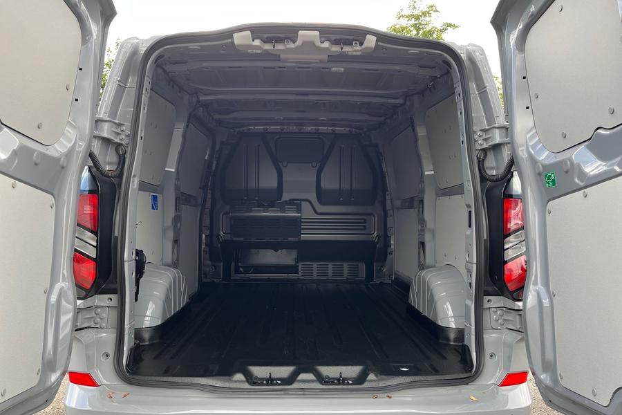 Ford TRANSIT CUSTOM Photo c460007e-cedf-4cf7-8c88-dd733b40cf54.jpg