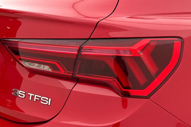 AUDI Q3 Photo 18