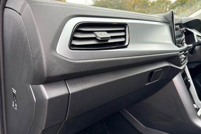 Volkswagen T-Roc Photo 32