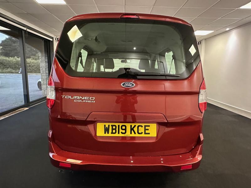 Ford Tourneo Courier Photo c47c19ec-a50f-4de2-932f-00ecad2ecc66.jpg