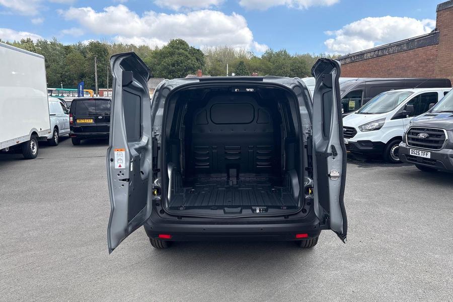 Ford TRANSIT COURIER Photo c485e78c-7755-462d-b130-5ffc3d15aa6f.jpg