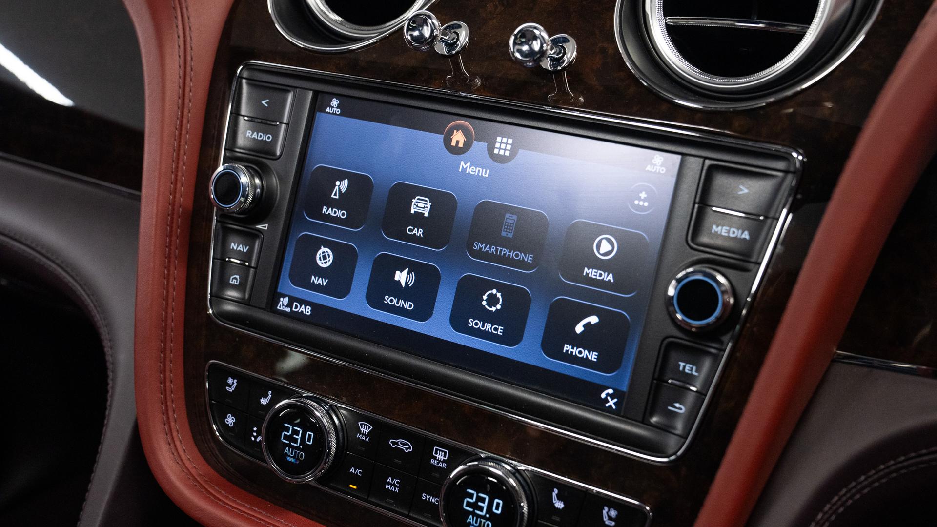 Bentley Bentayga Photo c48927ac-b75c-4419-9b58-ee08245fd3f0.jpg
