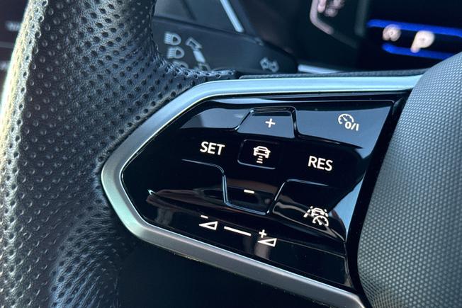 VOLKSWAGEN Tiguan Photo 16