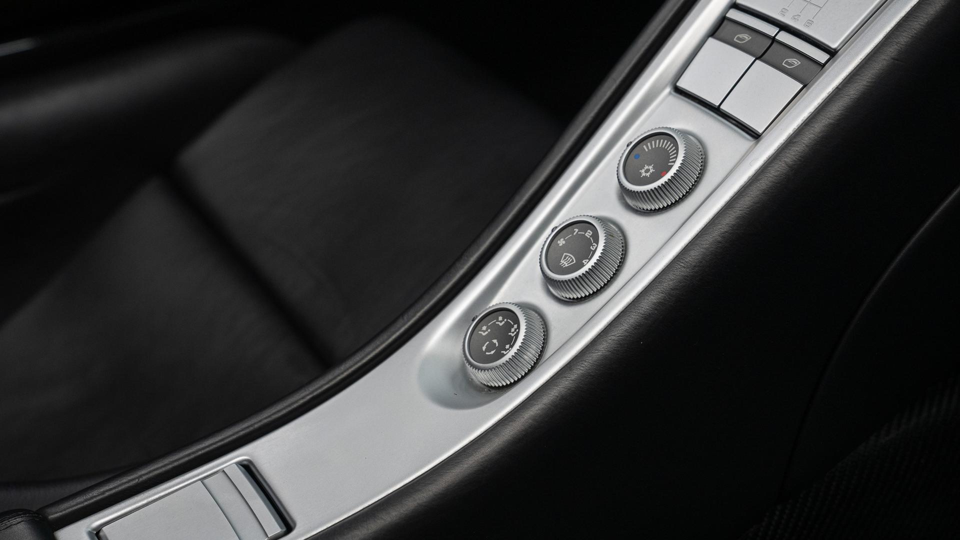 Porsche Carrera GT Photo c4956340-0eb0-484d-9a5a-df82d2297429.jpg