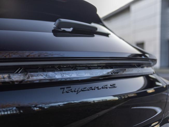 PORSCHE Taycan Photo 39