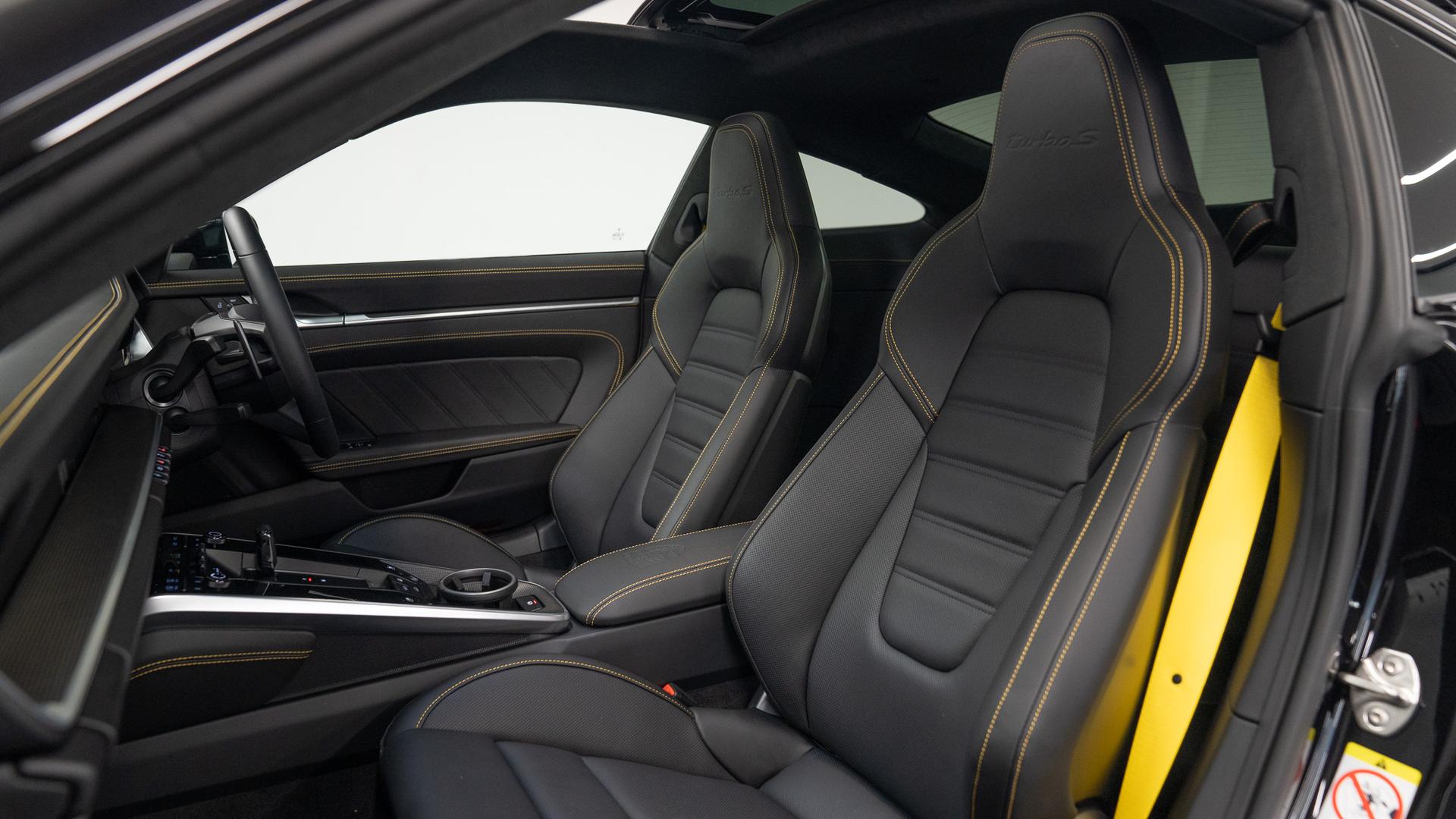 Porsche 911 Photo c4af1719-f09d-424e-8ca9-367b886d10c2.jpg