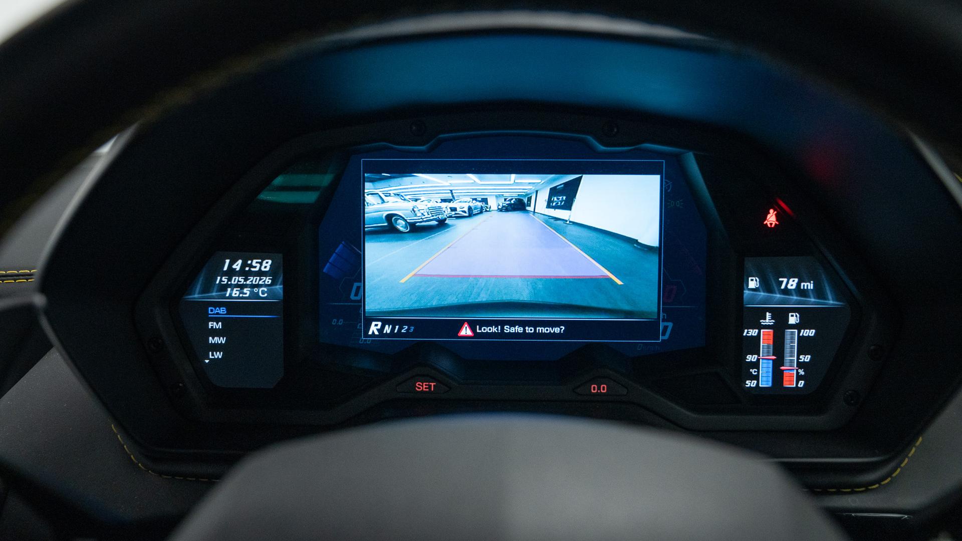 LAMBORGHINI Aventador Photo c4b9bd3c-ac07-4c4c-844f-2b2ab6142324.jpg