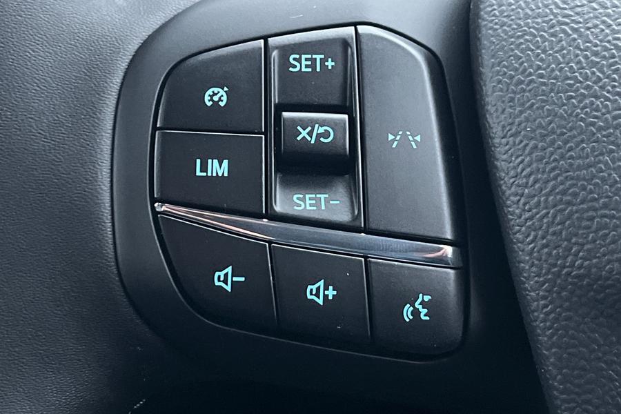 Ford TRANSIT COURIER Photo c4bef73b-4018-4d9e-8e84-f72e2abd67e3.jpg
