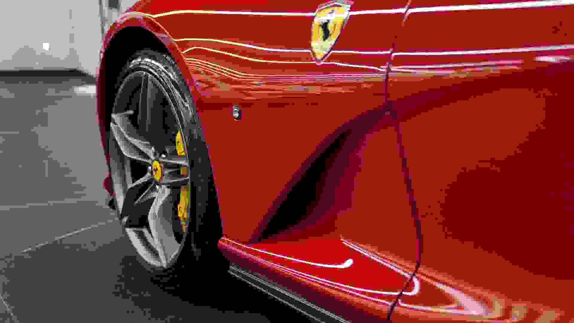 Ferrari 812 Photo c4c968fd-bb13-4f20-9072-c2b4b5d44572.jpg