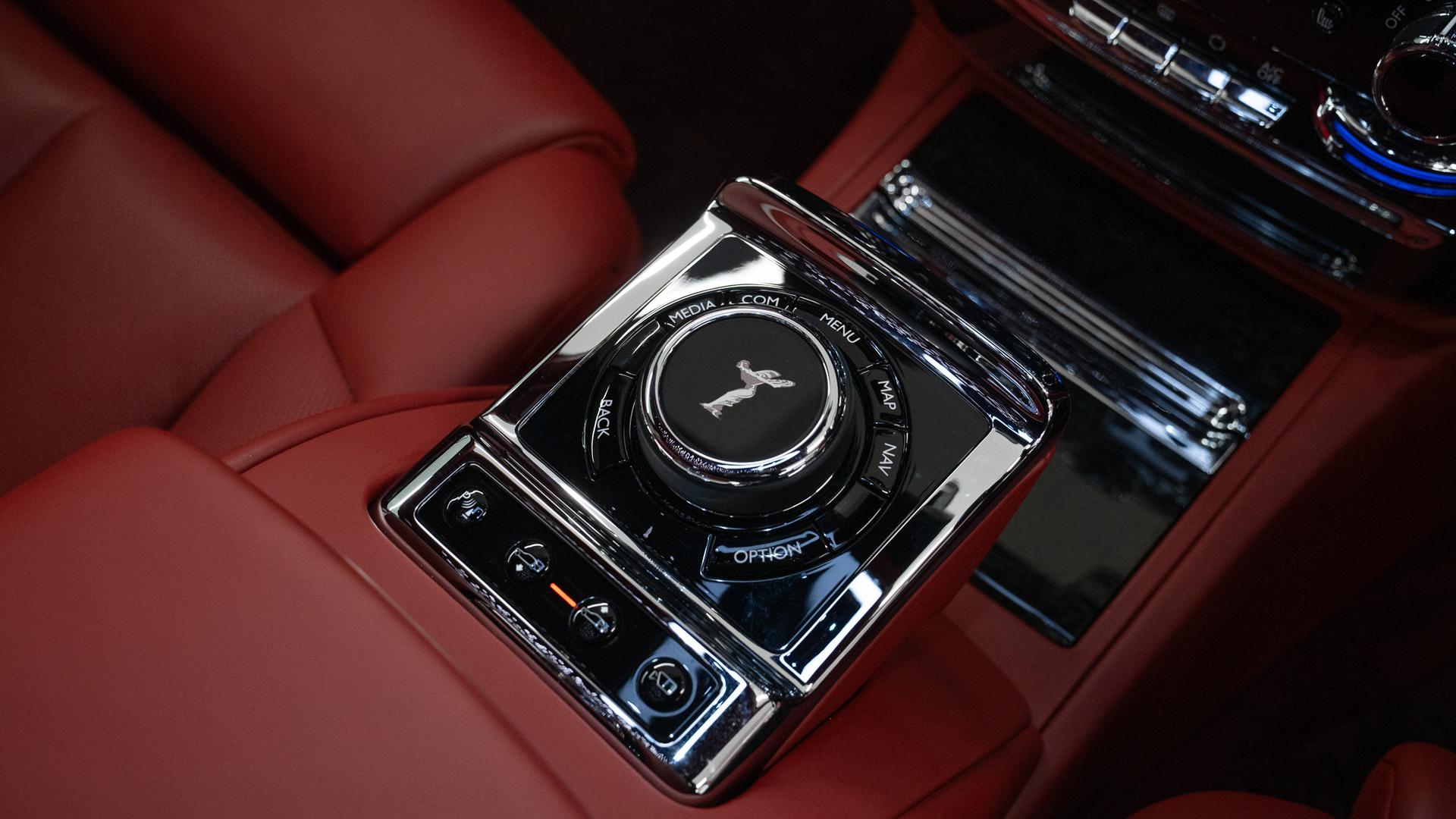 Rolls-Royce Phantom Photo c4eb813d-d508-4bb9-a91a-2e875b5d3c32.jpg