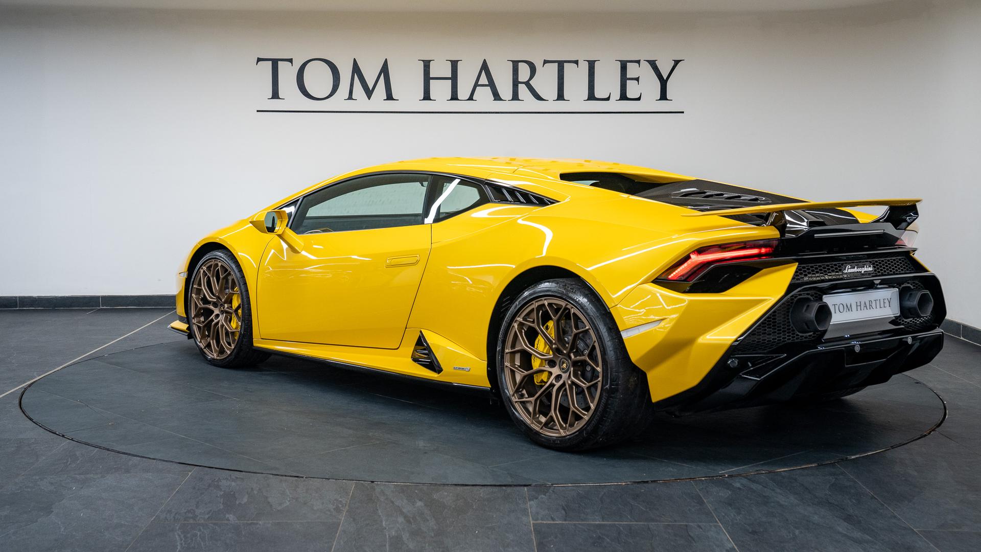 LAMBORGHINI Huracan Photo c4efc5e0-5834-4a7c-9a34-2927983f0bd1.jpg