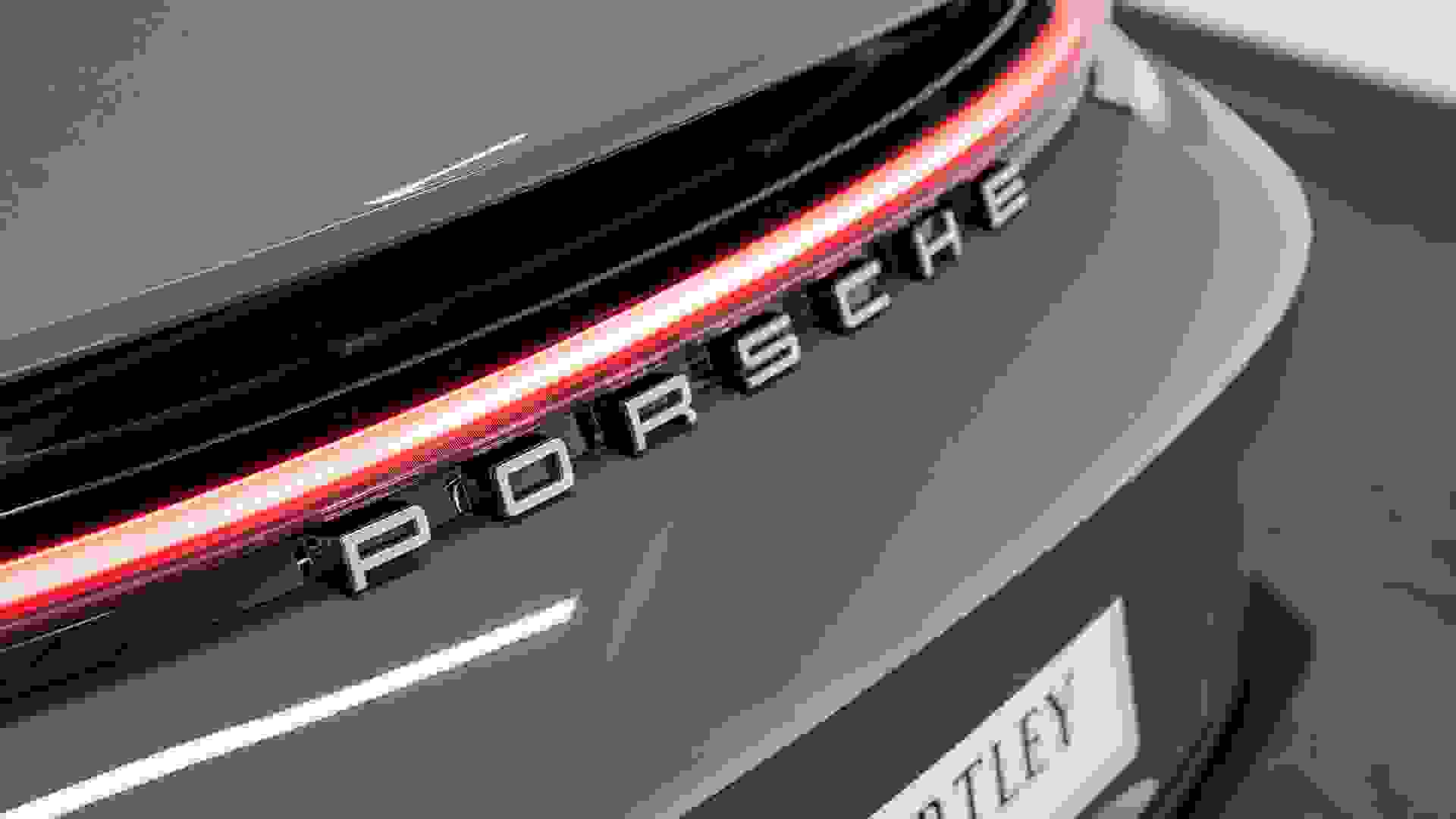 Porsche 911 Photo c4f715a7-e7d6-4144-b258-4cf2256191b3.jpg