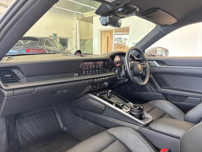 PORSCHE 911 Photo 13