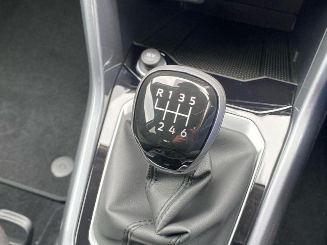 VOLKSWAGEN T-Roc Photo 11