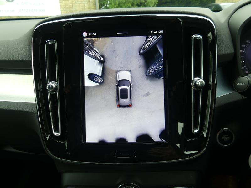 Volvo XC40 Photo c522be97-bc91-40cd-b0e2-a7e734a822fb.jpg