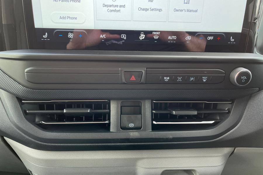 Ford E-TRANSIT CUSTOM Photo c52ea923-7233-4182-8729-c39e71f37d52.jpg