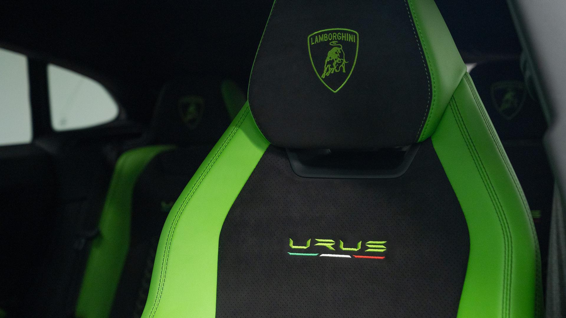 LAMBORGHINI Urus Photo c5376fd6-0dba-411f-a3f6-ce8e85246944.jpg