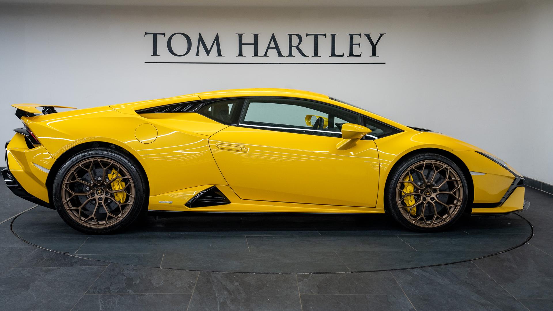 LAMBORGHINI Huracan Photo c53ab317-22f9-49b7-b2e8-4a56c90d1f2f.jpg