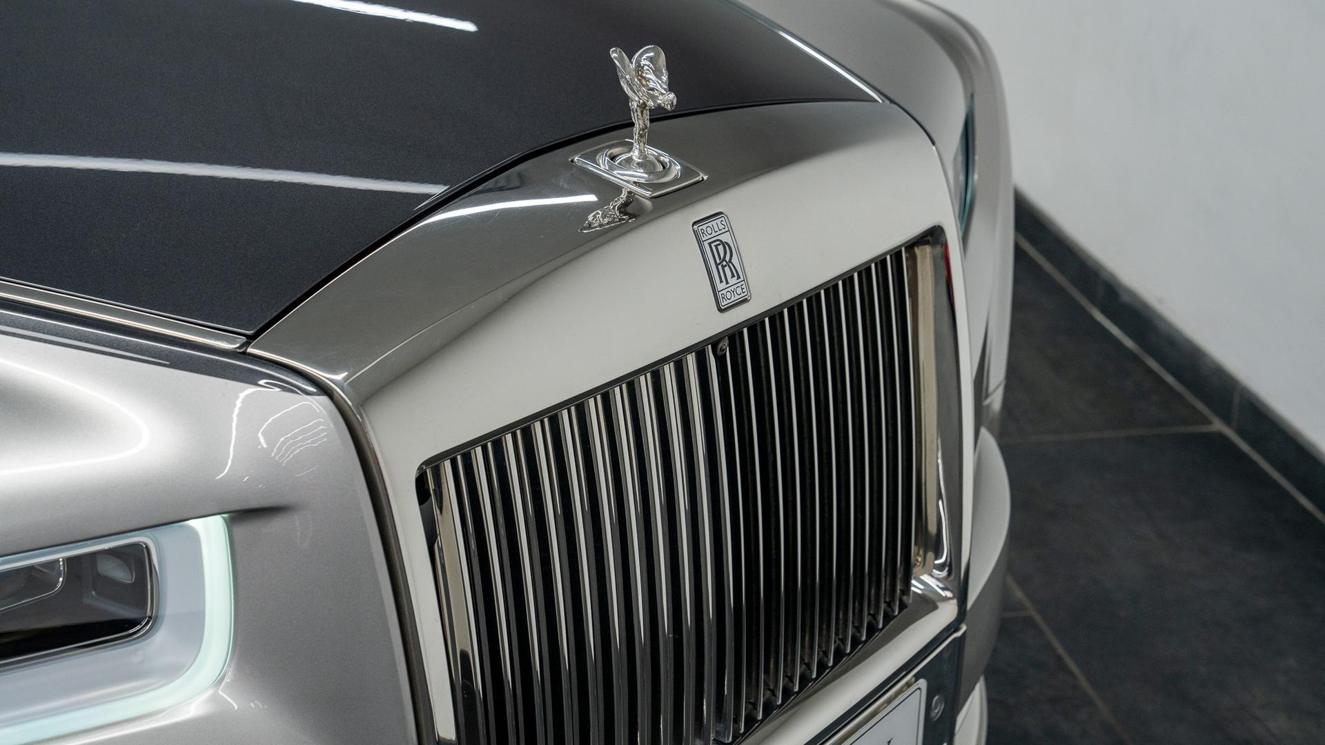 Rolls-Royce Phantom Photo c556476f-2618-4470-bcb7-69cc564ef9b6.jpg