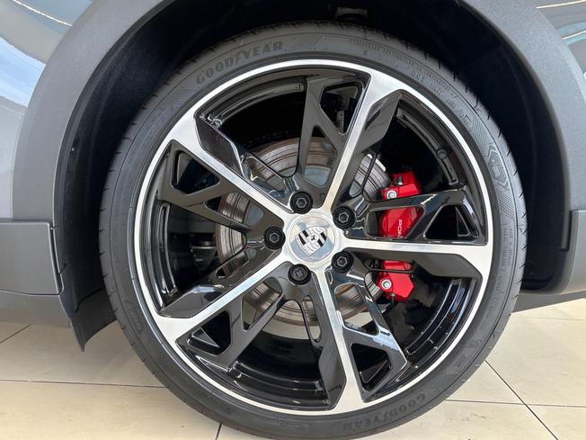 PORSCHE Taycan Photo 26