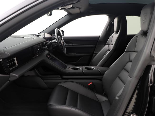 PORSCHE Taycan Photo 26