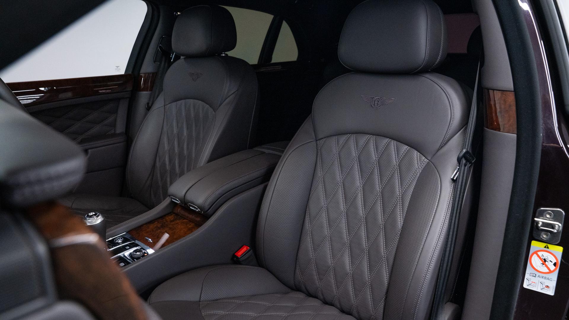 Bentley Mulsanne Photo c5851018-d1f9-4b8a-93eb-857d7b831073.jpg