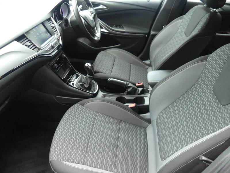 Vauxhall Astra Photo c598f32c-14d7-46c7-bca2-96252d7e6b3b.jpg
